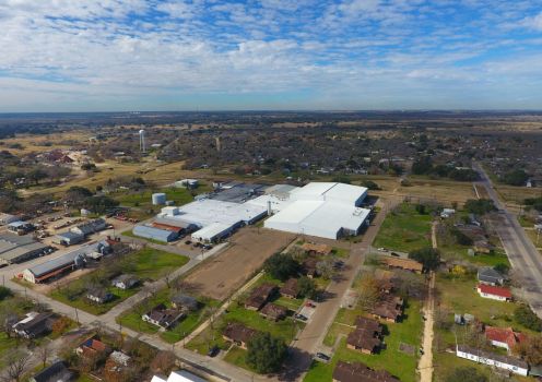For Sale | 336,936 SF South Texas Industrial Facility: 516 W Live Oak St, Cuero, TX 77954
